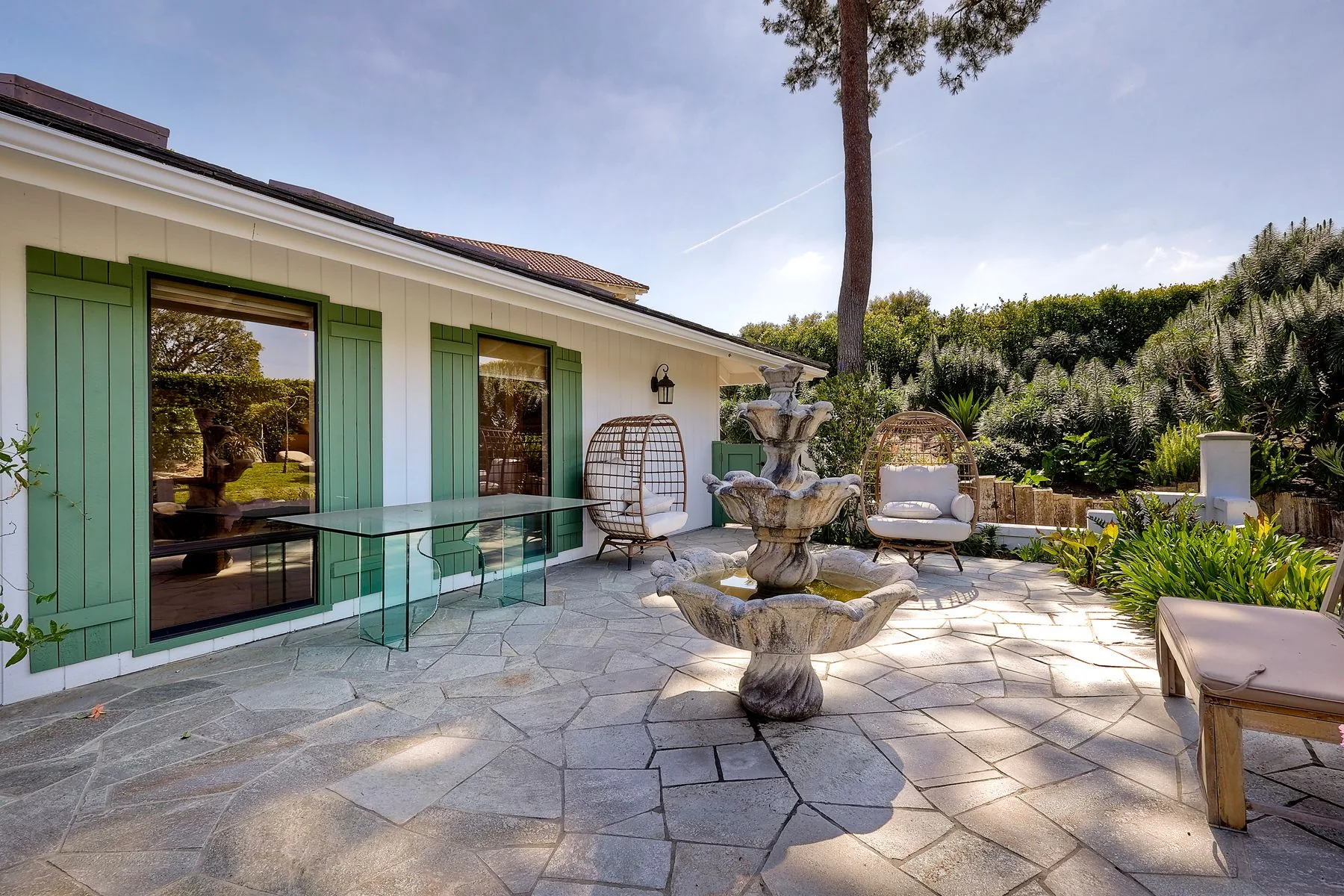 Side courtyard at Casa La Granada